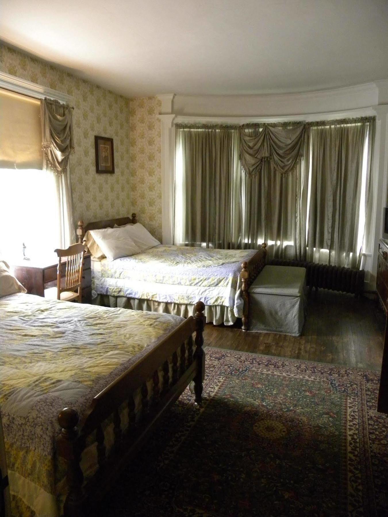 Victorian Charm Inn Towanda Bagian luar foto