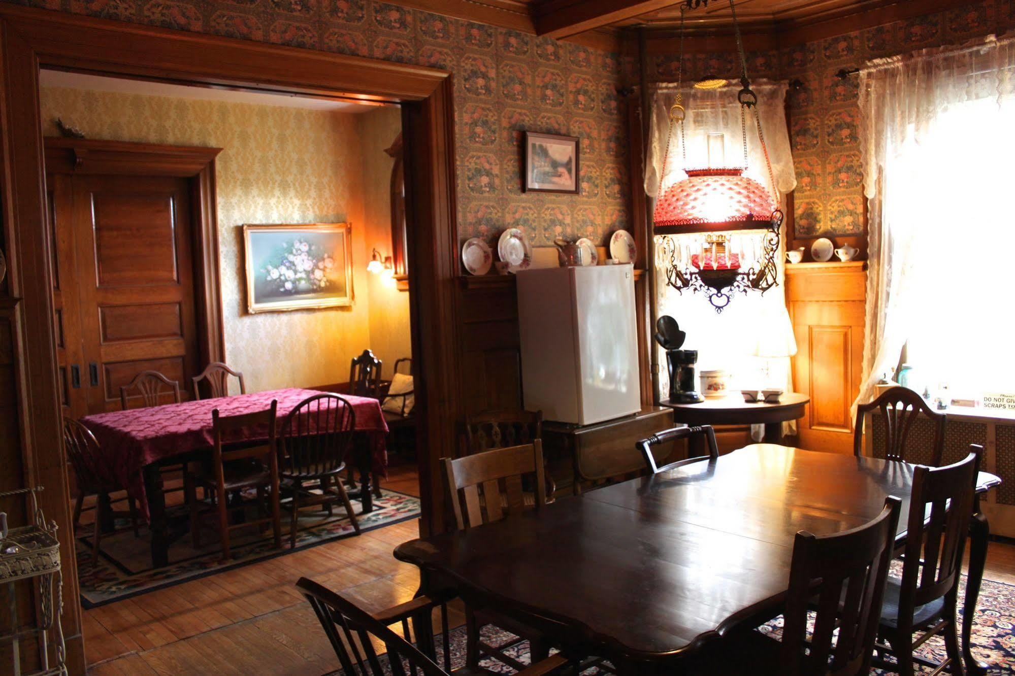 Victorian Charm Inn Towanda Bagian luar foto