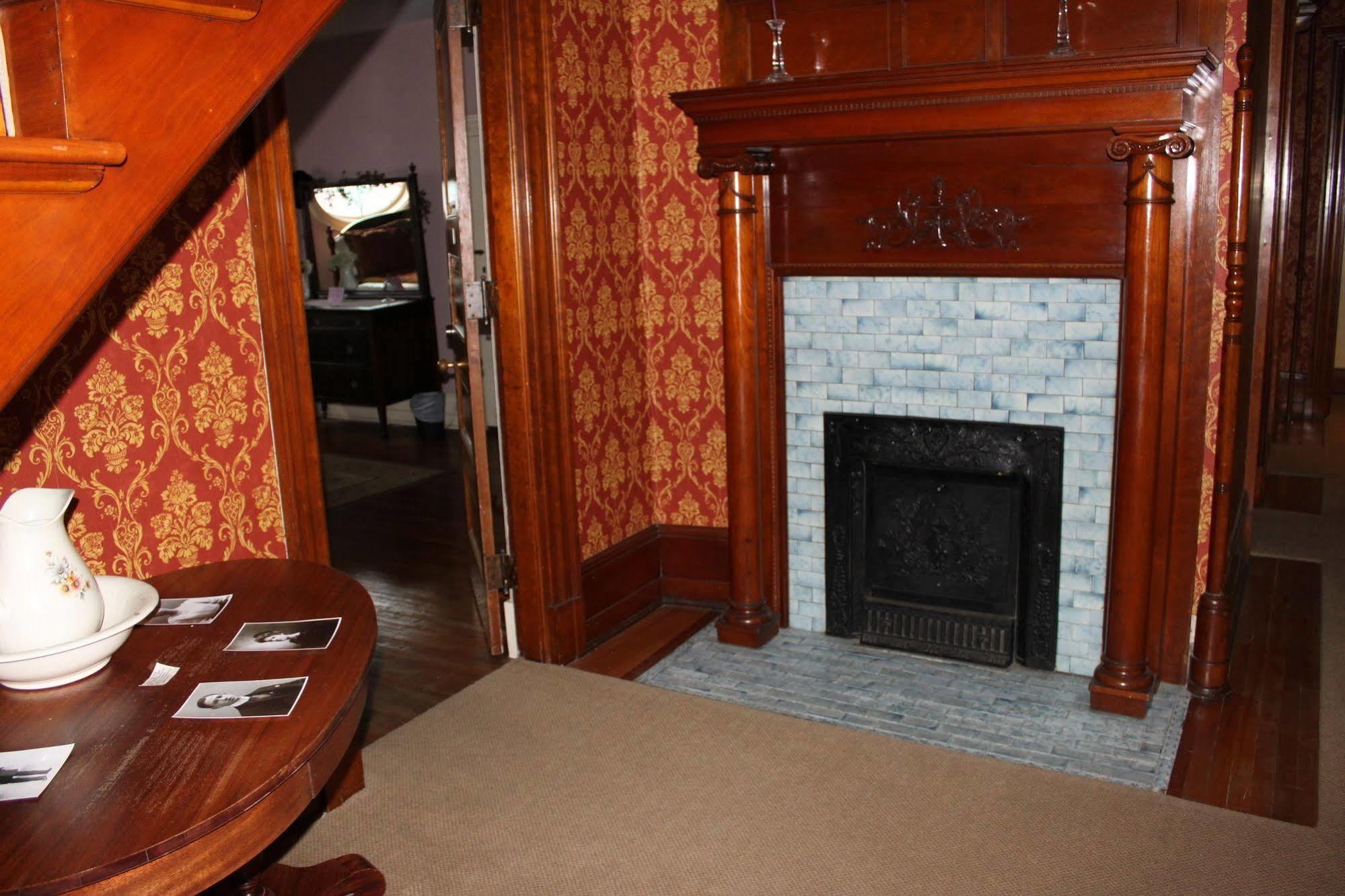 Victorian Charm Inn Towanda Bagian luar foto